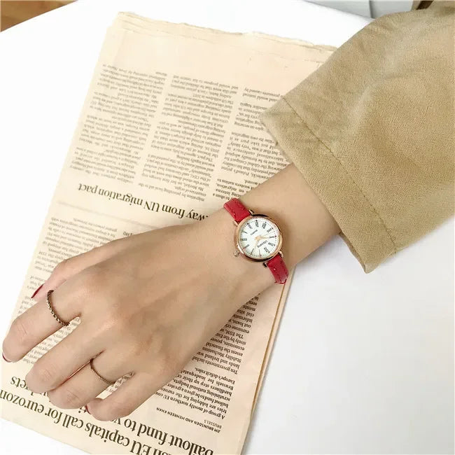 Premium Leather Vintage Watch - Small Round Dial