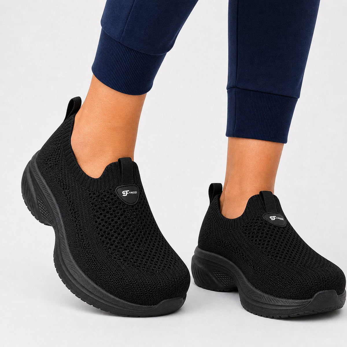 Nora Comfort Wide Toe Shoes For Women Black Model Wearing